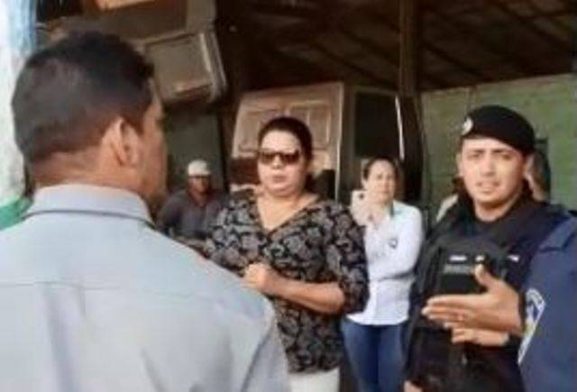 ASSISTA VÍDEO: em cidade do Cone Sul, prefeita manda secretário acionar polícia contra vereador que fazia fiscalização