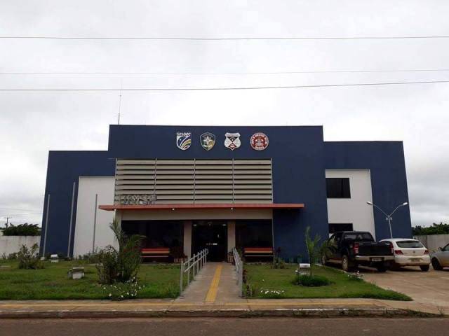 Vilhena: mulher tem rosto desfigurado por assaltante e casal é roubado por homens armados quando fazia entrega