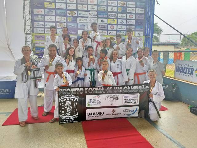Academia Pequeno Dragão de Vilhena conquista 20 medalhas na Copa Alvorada de Karate Interestilos