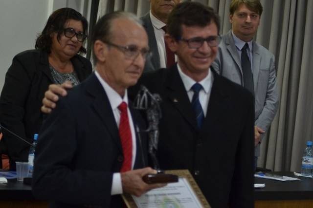 Homenageado com título de Cidadão Honorário em Vilhena, ex-defensor público geral de RO pede menos ódio na política