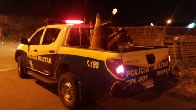 Vilhena: adolescente que fazia manobras e colocava alunos em risco tem moto apreendida pela PM