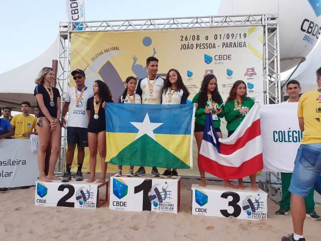 Dupla feminina do Colégio Tiradentes é ouro no Brasileiro Escolar de Vôlei de Praia em João Pessoa