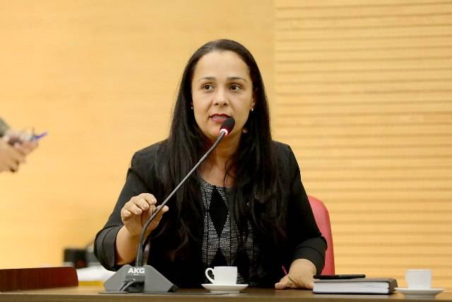 Deputada tem celular hackeado, é difamada em seu próprio perfil nas redes sociais e aciona a polícia