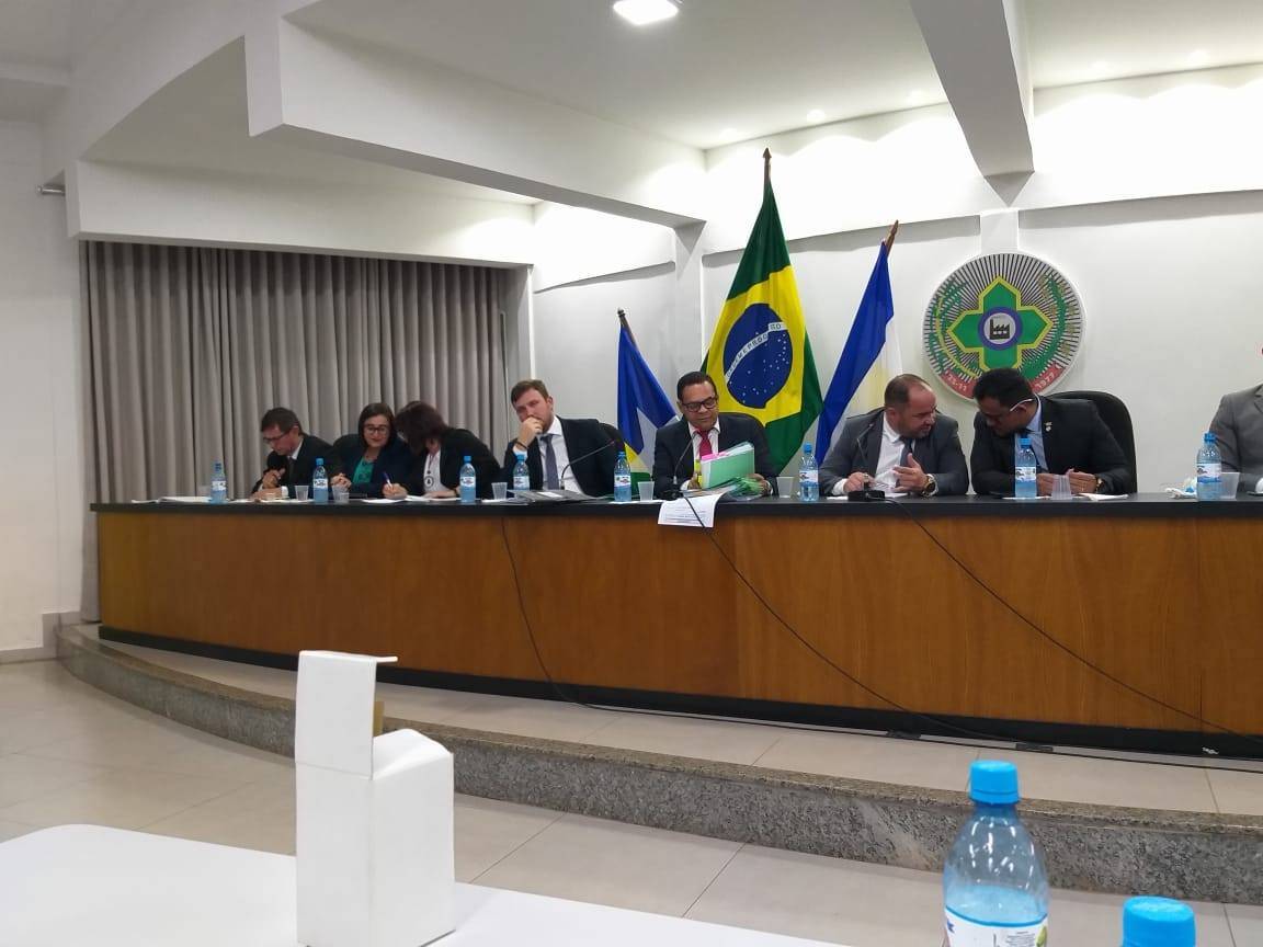 Vereadores adiam votação de negociação milionária e escancaram relação “azeda” com prefeito em Vilhena