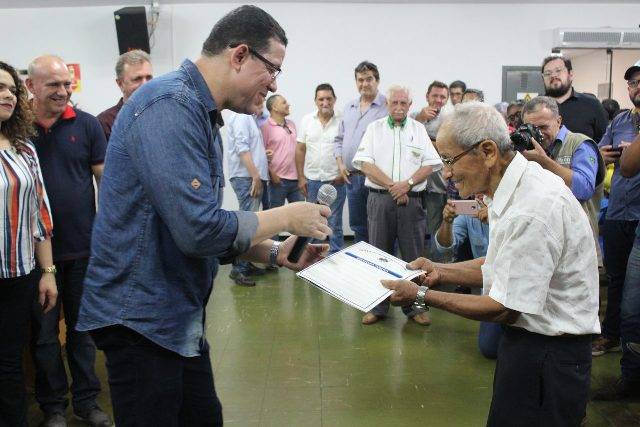 Depois de Cerejeiras e Chupinguaia, famílias de Vilhena são beneficiadas com títulos definitivos de imóveis
