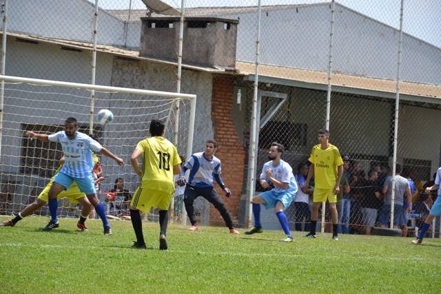 Sol forte e jogos intensos na rodada de domingo da Taça Aciv de Futebol Society