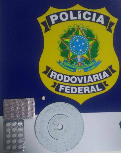 PRF de Vilhena prende caminhoneiro que estava dirigindo há 29 horas, sem parar, sob efeito de anfetamina