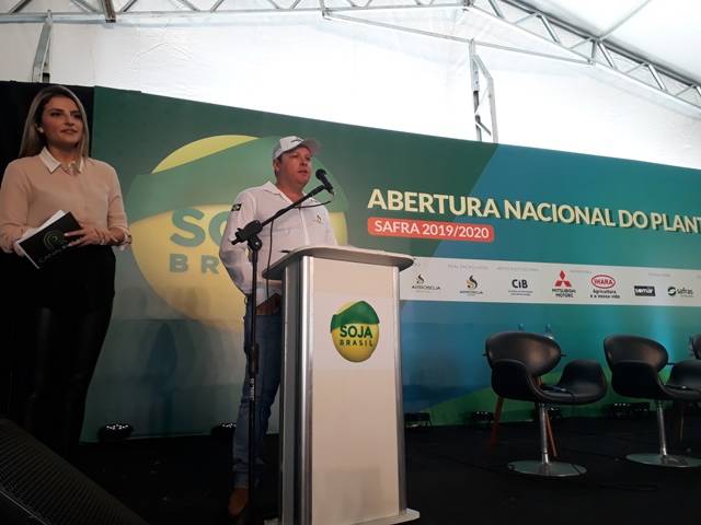 Filho de dois ex-prefeitos em duas cidades, jovem empresário do agronegócio brilha em evento que lançou plantio de soja