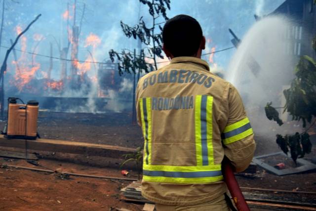 Incêndio nos arredores de Vilhena assusta chacareiros e causa prejuízos