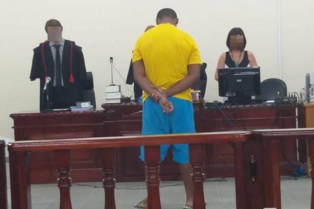 Homem que matou adolescente a garrafadas por causa de um par de chinelos é condenado a 15 anos de prisão
