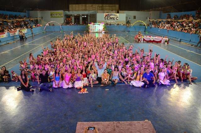 Com mais de 300 ginastas, festival encanta e lota ginásio municipal de esportes