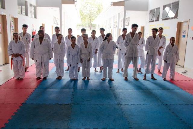 Alunos de escola vilhenense buscam apoio para irem ao Mundial de Karate que acontece em outubro