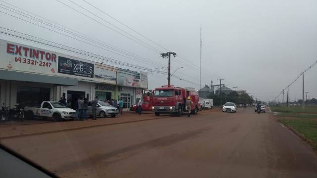 Corpo de Bombeiros é acionado e consegue controlar princípio de incêndio em empresa de Vilhena