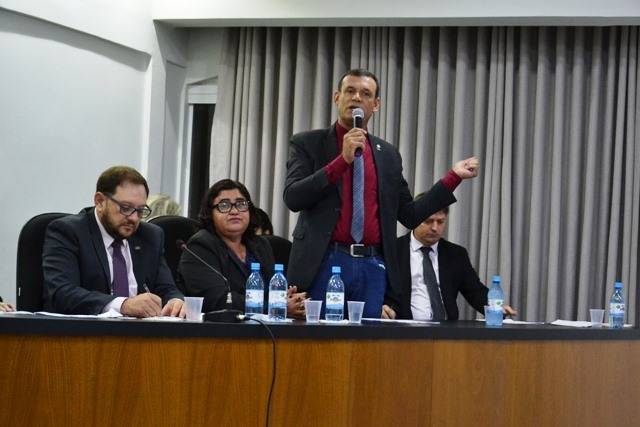 Com discussões e “cutucada” em prefeito, vereadores aprovam reajuste do IPTU para 2020, em Vilhena