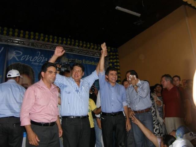 A MENOS DE 20 DIAS DA ELEIÇÃO, EXEPEDITO INAUGURA COMITÊ EM VILHENA