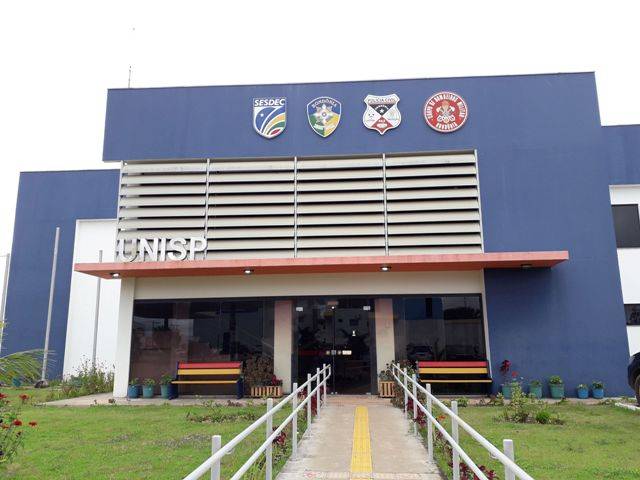 Após sair de presídio feminino, garota de 23 anos furta bolsa de mulher que a havia acolhido em sua casa