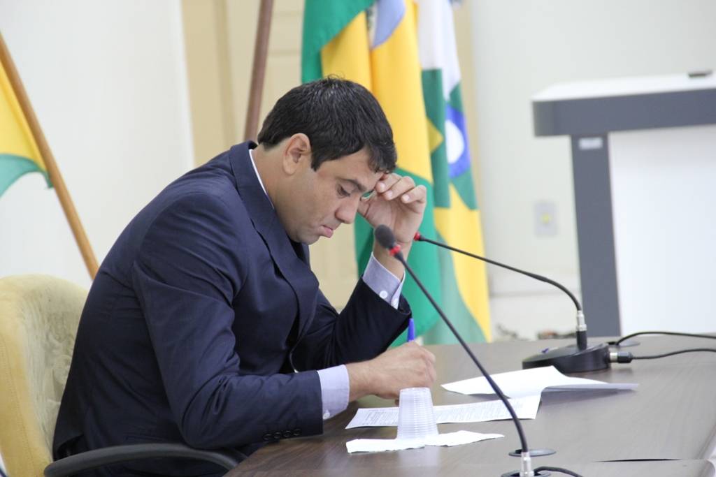 Justiça decreta indisponibilidade de R$ 111 mil em bens de vereador afastado em Vilhena