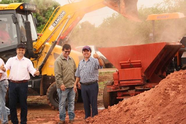 Prefeitura atende com calcário, produtores rurais de três associações em Vilhena