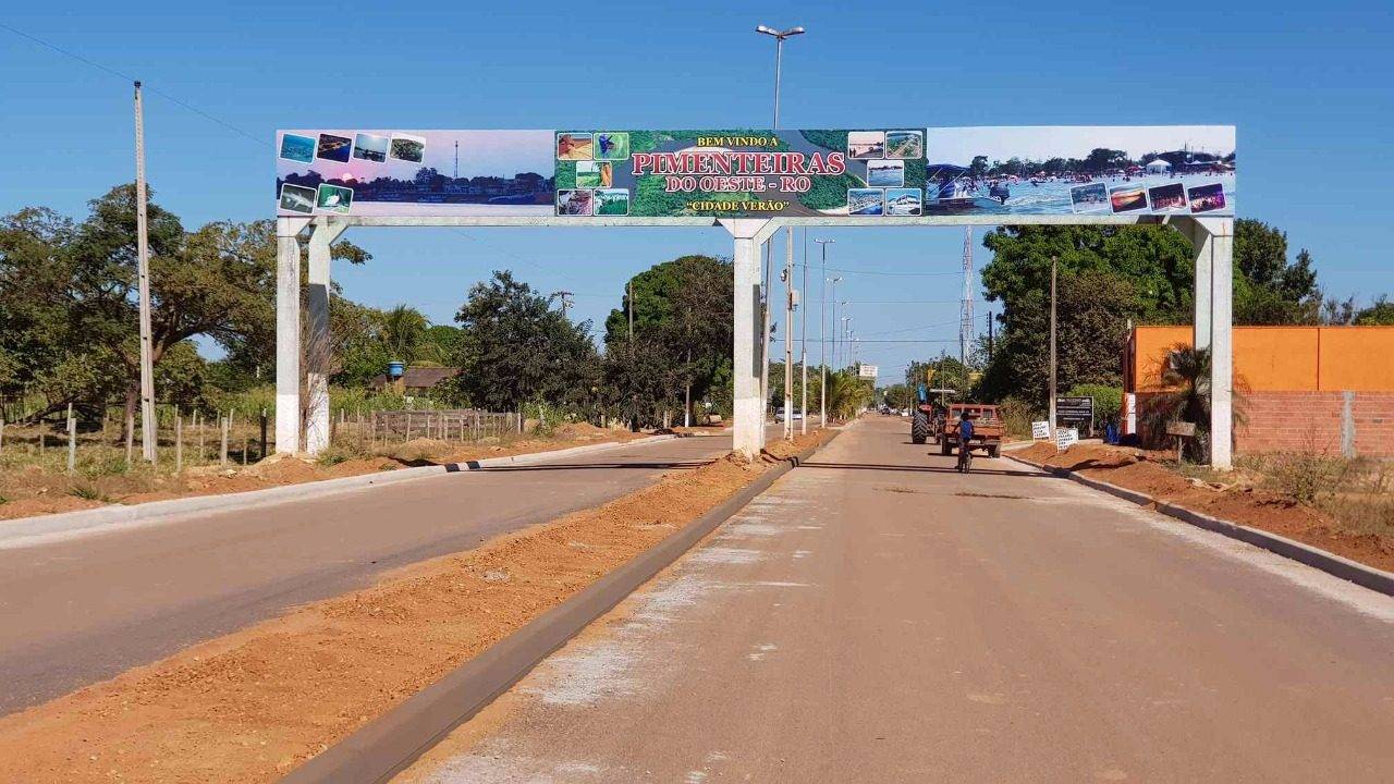 Funcionário de fazenda capota carro em estrada vicinal de Pimenteiras e é transferido de Cerejeiras para Cacoal