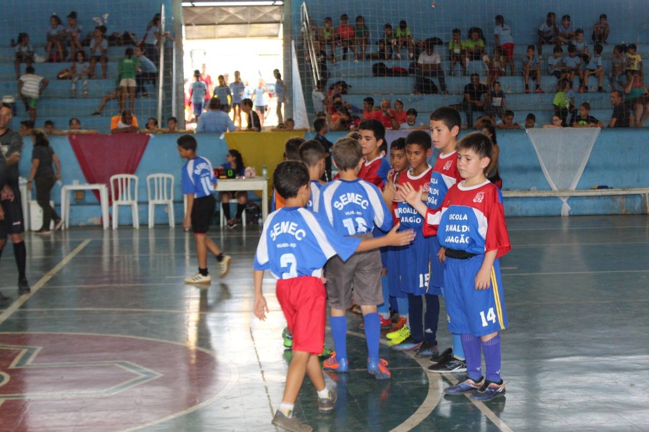 Primeiro dia dos Jogos Interescolares da Rede Municipal é marcado por jogos de futsal
