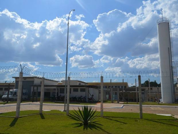 Detento manda bilhete oferecendo R$ 5 mil a agente penitenciário por “corre” em presídio do Cone Sul e recebe voz de prisão