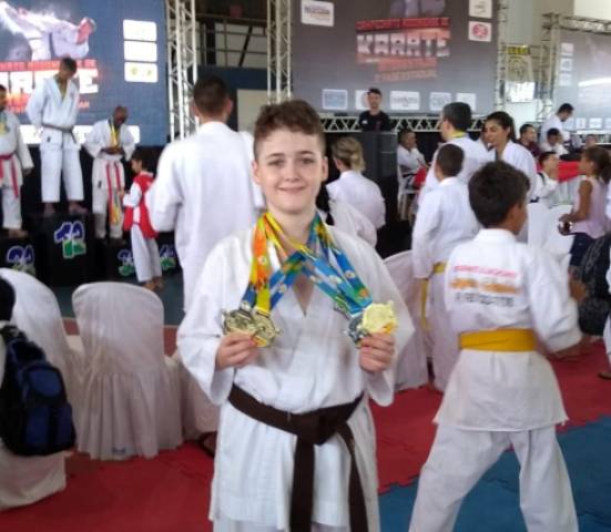 Patrocinado pela Sicoob Credisul, atleta de 12 anos ganha duas medalhas de ouro em Campeonato Rondoniense de Karatê