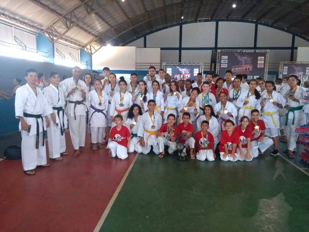 Vilhenenses conquistam 14 ouros em competição Estadual de Karatê realizada no final de semana
