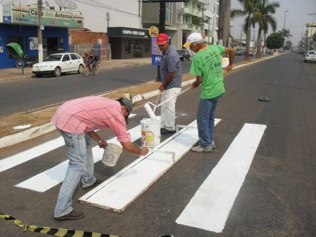 DURANTE TODO ESTE MÊS PREFEITURA VAI RECUPERAR SINALIZAÇÃO DE TRÂNSITO