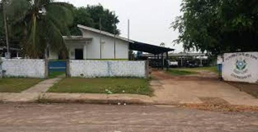 Em Chupinguaia, assaltante invade casa de família para roubar e se esconde atrás de geladeira após a chegada da polícia