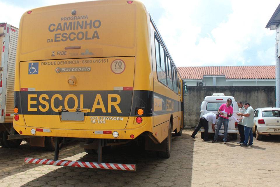 Viagem de alunos teve arma apontada para ônibus, motorista estressado e diretora registrando queixa na polícia em Porto Velho