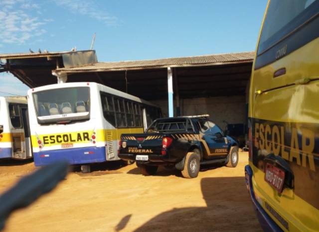 URGENTE: agentes da Polícia Federal cumprem mandados em empresas de transporte escolar em Vilhena