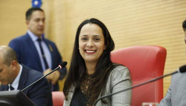 Deputada se solidariza com brasileiros que estão sendo hostilizados por neutralidade política e impedidos de sair da Bolívia