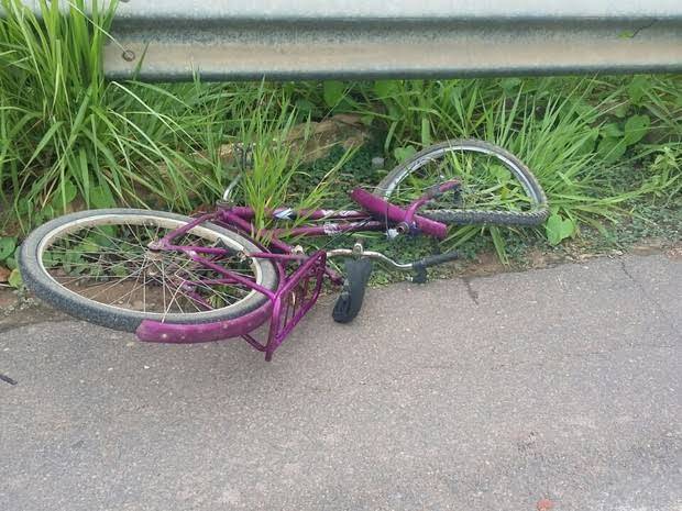 Mulher com crianças a bordo deixa ciclista ferida, foge sem prestar socorro, é seguida e mantém omissão