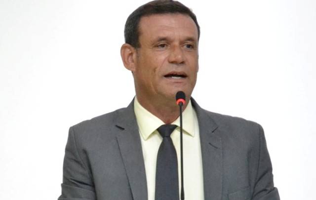 Em Vilhena, vereador apresenta projeto que autoriza prefeitura a cobrar “IPTU de postes” usados pela Energisa na cidade