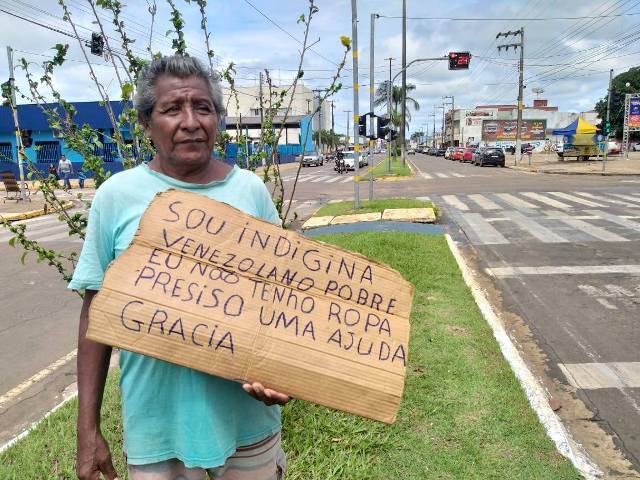 Indígena venezuelano idoso nas ruas de Vilhena: “Nunca imaginei que com 60 anos eu estaria pedindo”