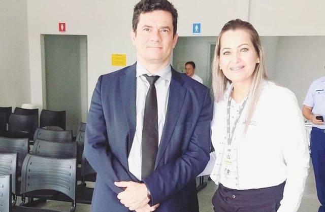 A caminho do Acre, ministro Sérgio Moro faz “pouso-surpresa” em Vilhena, é tietado e imagens viralizam nas redes sociais