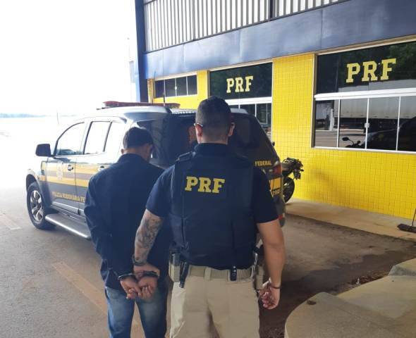 Morador de Cerejeiras é preso pela PRF em Vilhena, trazendo drogas de cidade do Paraná em ônibus