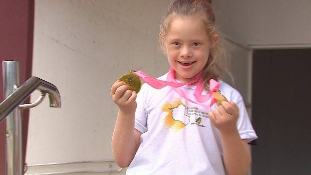 Garotinha de 09 anos, com Síndrome de Down, conquista medalhas no karatê a façanha repercute em Rondônia