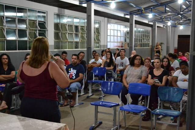 Possível mudança de escola para jovens e adultos mobiliza professores e alunos; secretária reclama, mas assegura manutenção