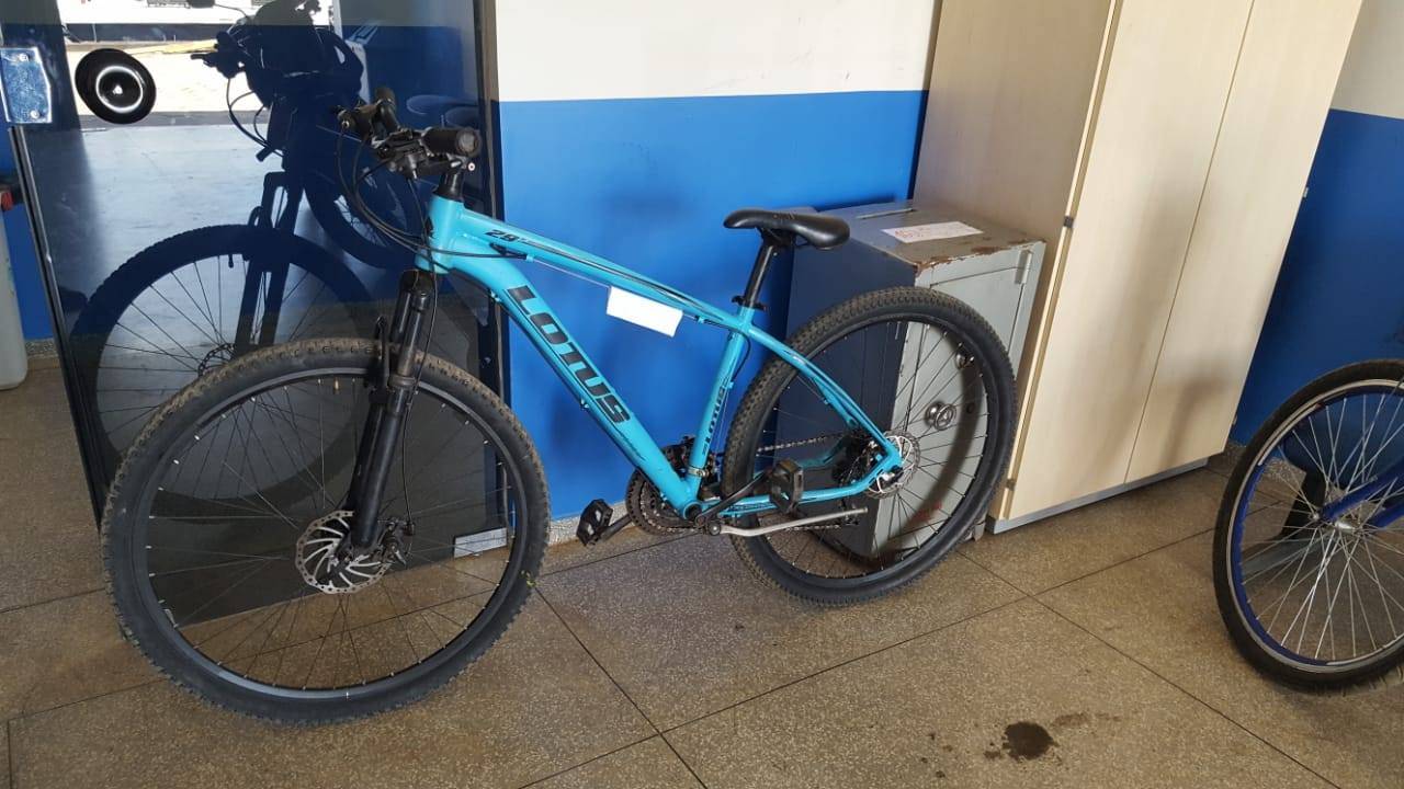Polícia recupera bicicleta furtada por irmãos adolescentes, vendida para bicicletaria e repassada a cliente