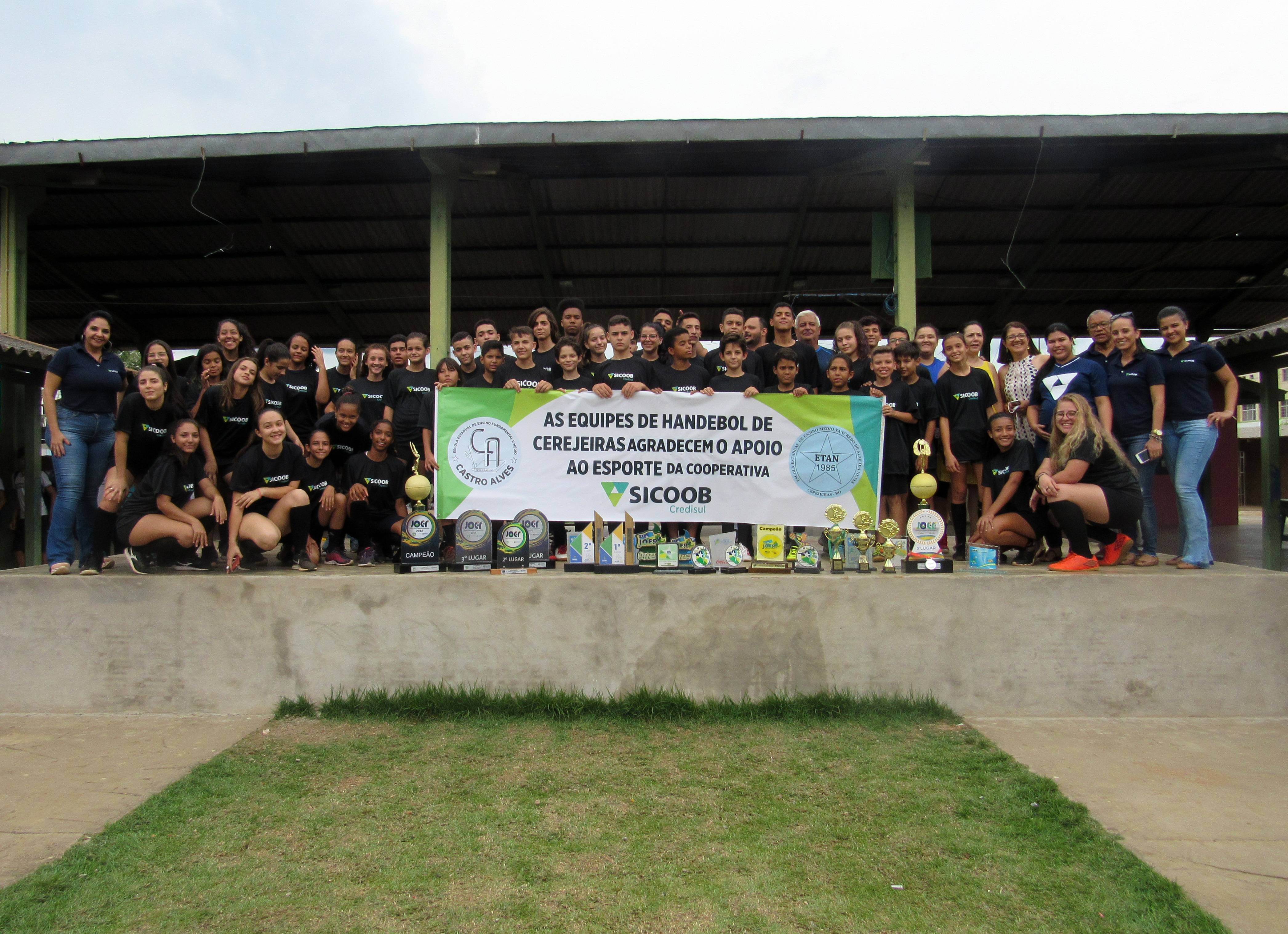 Projeto esportivo implantado há 20 anos em escola de Cerejeiras ganha apoio da Sicoob Credisul