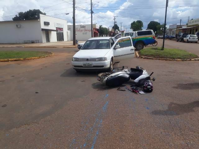 Ultrapassagem de motoqueiro pela direita distrai motorista e mulher grávida é atingida; Bombeiros socorrem