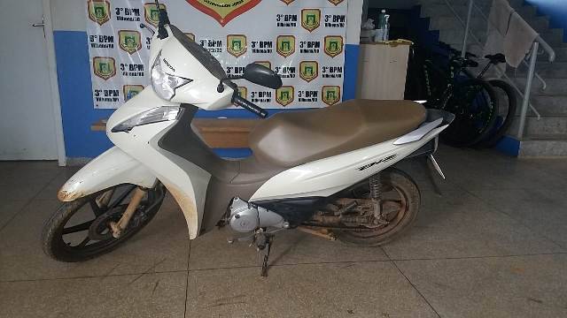 Ao prender quadrilha que roubava motos, polícia descobre fornecedor de armas e evangélica tentando tirar marido do crime