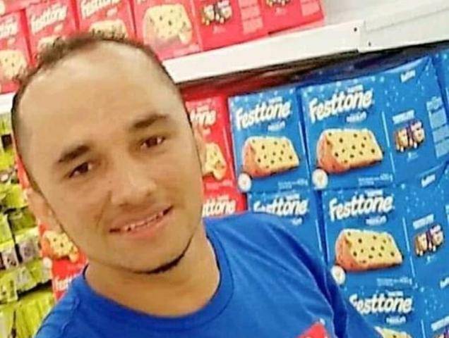 Atingido por caminhão quando andava de moto, funcionário de supermercado morre no Hospital Regional
