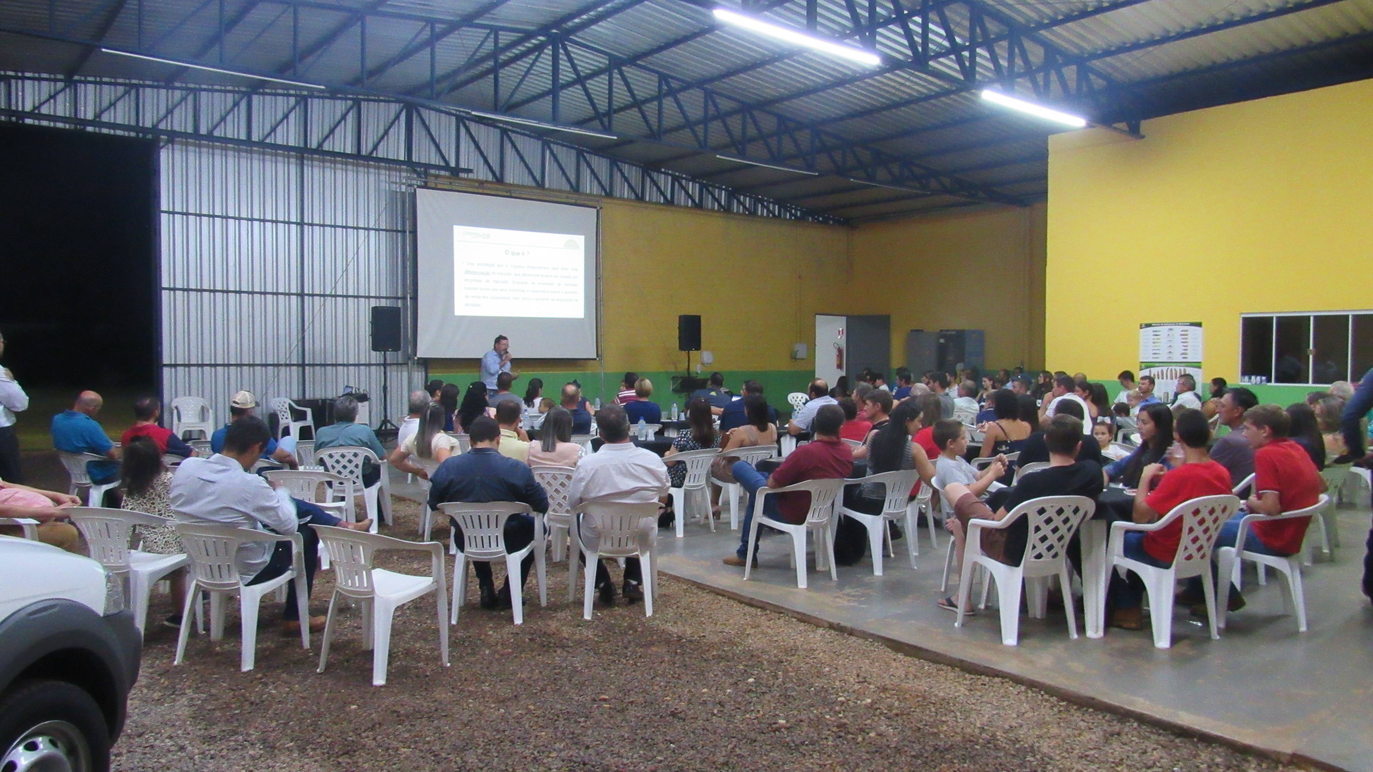 Com a presença de produtores, cooperativa lança programa para aumentar produtividade agrícola na região de Cerejeiras