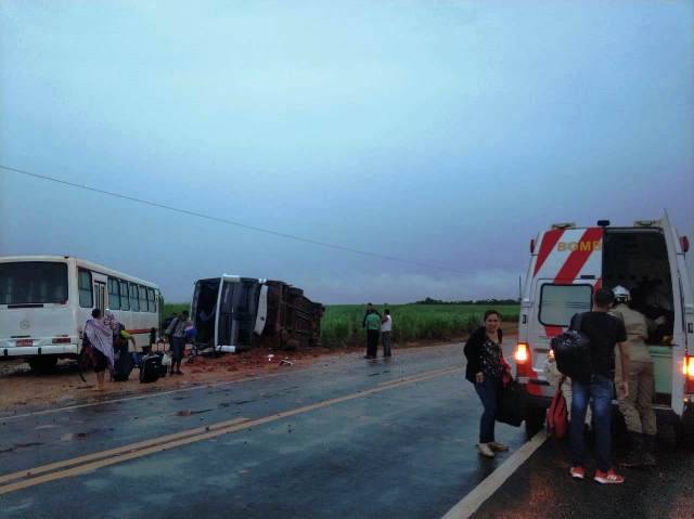 Ônibus da Eucatur com 30 passageiros a bordo tomba em rodovia do Mato Grosso; há vilhenenses entre os feridos