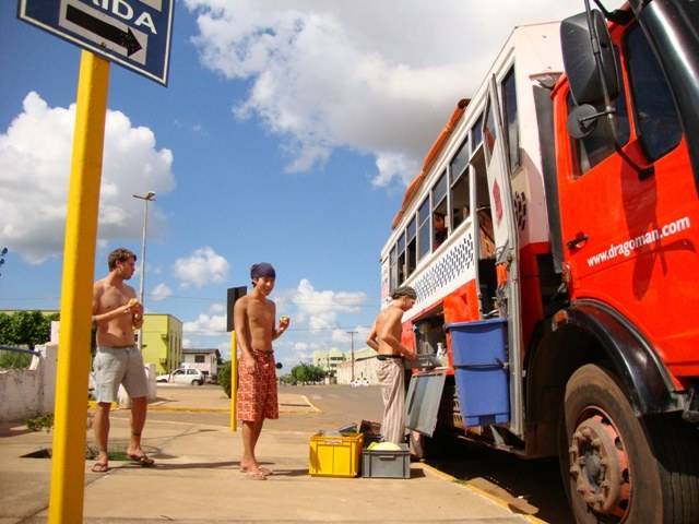 GRUPO DE ESTRANGEIROS É SOCORRIDO POR PRF EM VILHENA