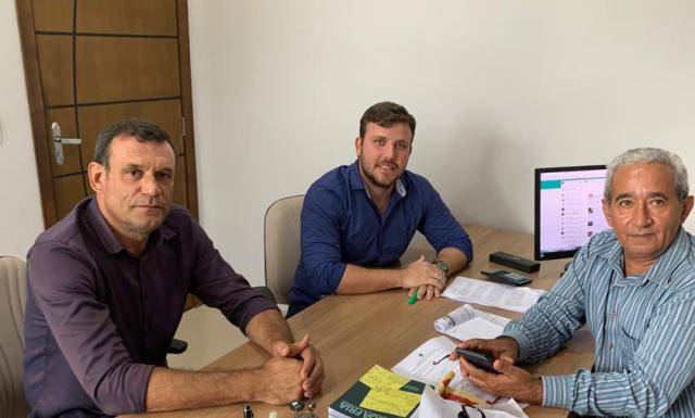 Após virarem alvos de críticas, vereadores despejam artilharia sobre secretário: “de que caminhão esse rapaz caiu?”