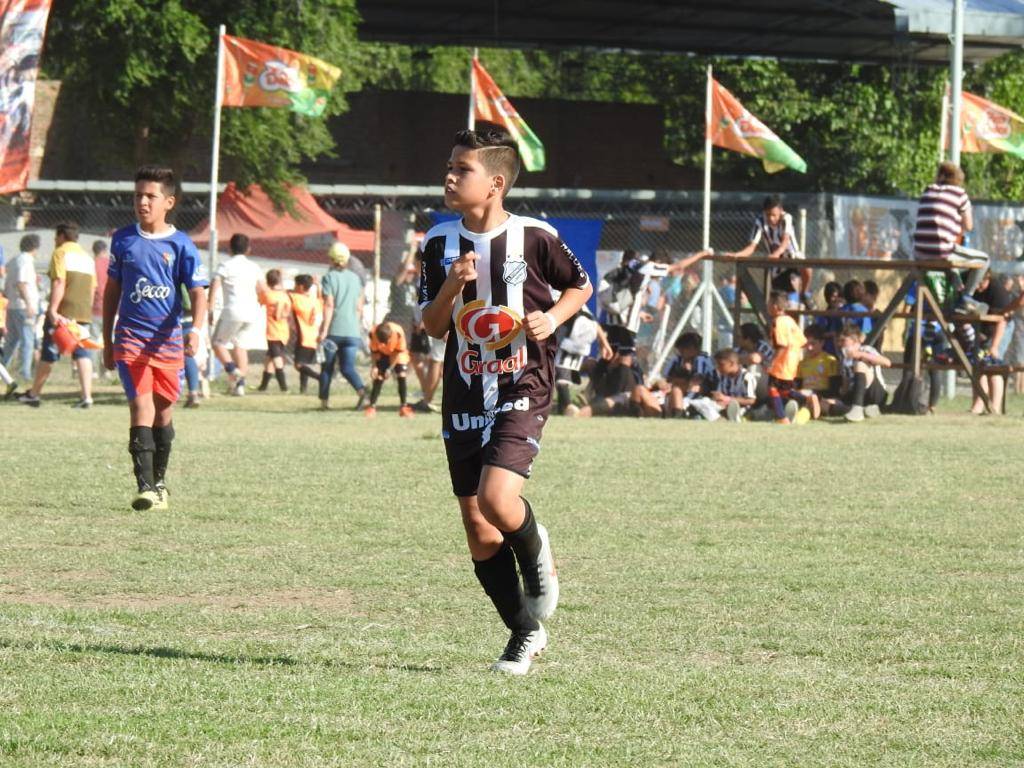 Eduardo de Castro é vice-campeão do Córdoba Cup Internacional com o Inter de Limeira