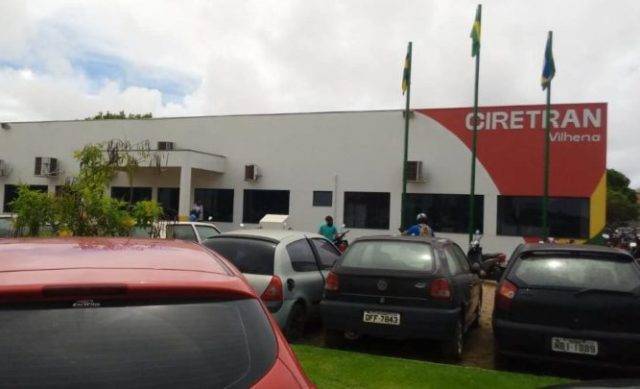Homem de 37 anos é preso em flagrante dentro da Ciretran, depois de confessar que havia comprado Carteira de Habilitação